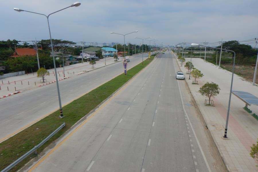 โครงการก่อสร้างถนนศรีนครินทร์ - ร่มเกล้า ช่วงที่  3 