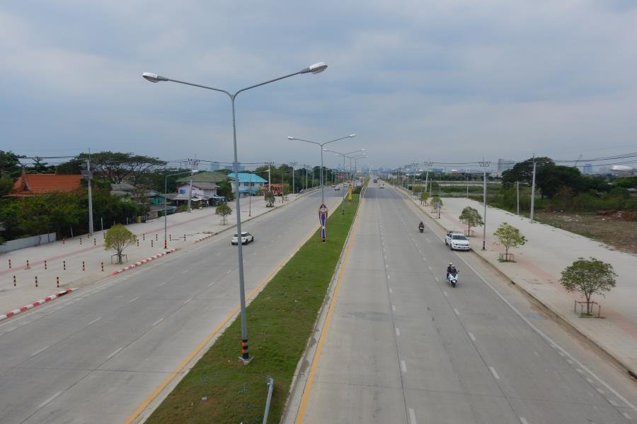 โครงการก่อสร้างถนนศรีนครินทร์ - ร่มเกล้า ช่วงที่  3 