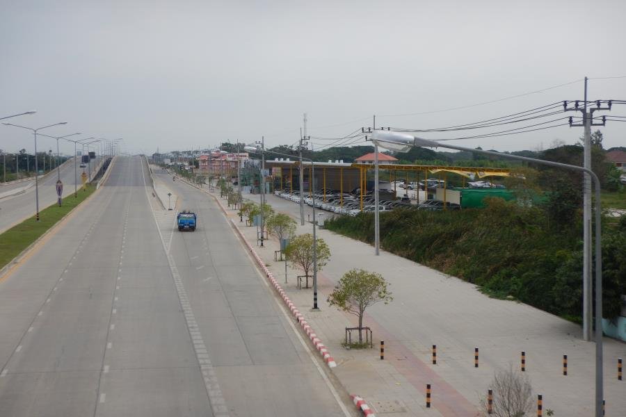 โครงการก่อสร้างถนนศรีนครินทร์ - ร่มเกล้า ช่วงที่  3 