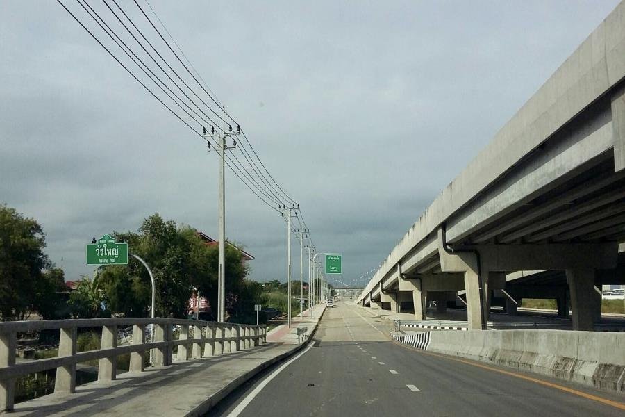 โครงการก่อสร้างถนนศรีนครินทร์ - ร่มเกล้า ช่วงที่  3 